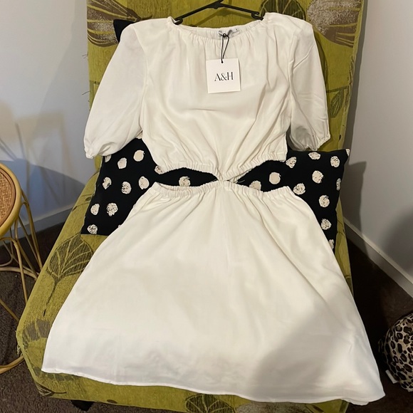 NEW White cut out dress size 8 - Picture 2 of 4